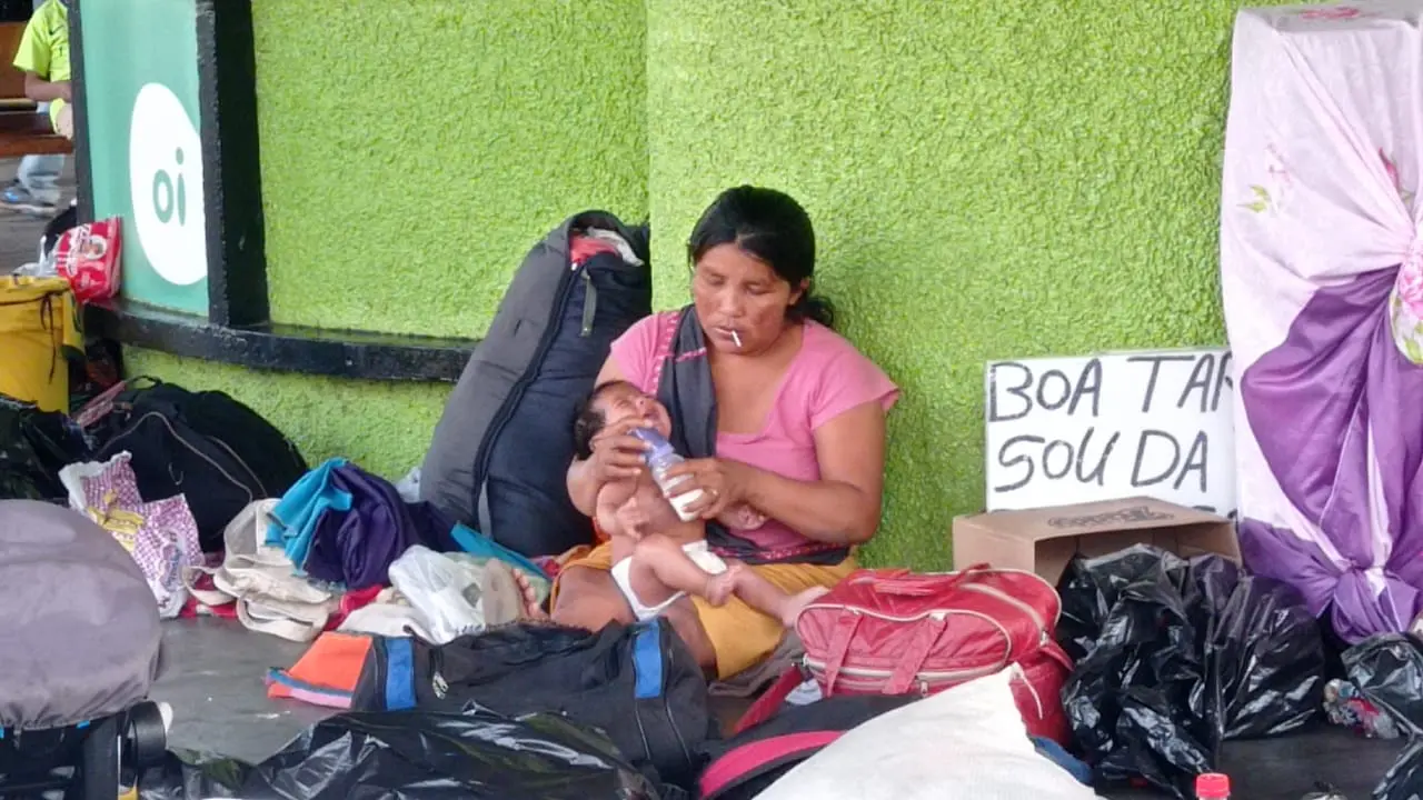 Prefeitura de Limeira paga passagens a 20 venezuelanos e um cachorro