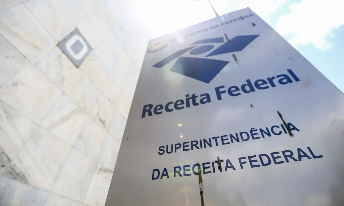 Receita Federal alerta sobre golpes aplicados via internet