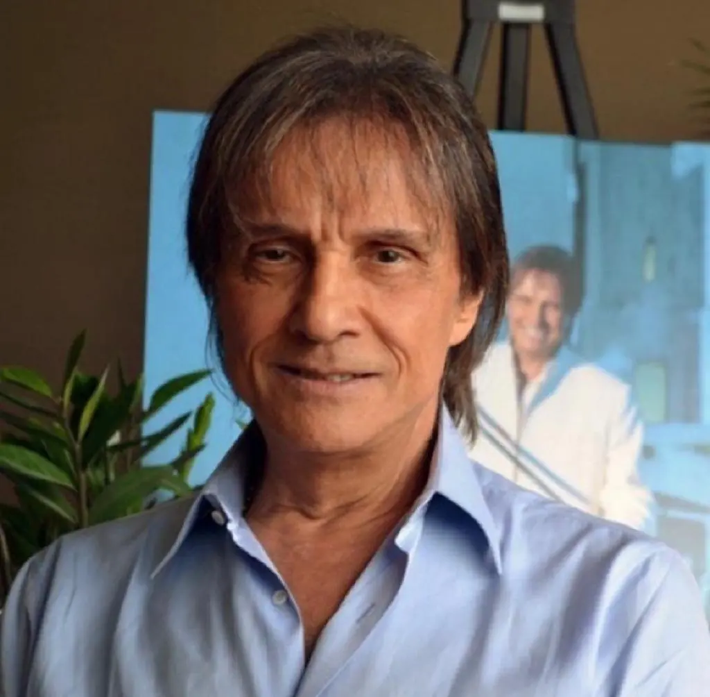 Roberto Carlos perde a paciência e pede para fã calar a boca em show no Rio