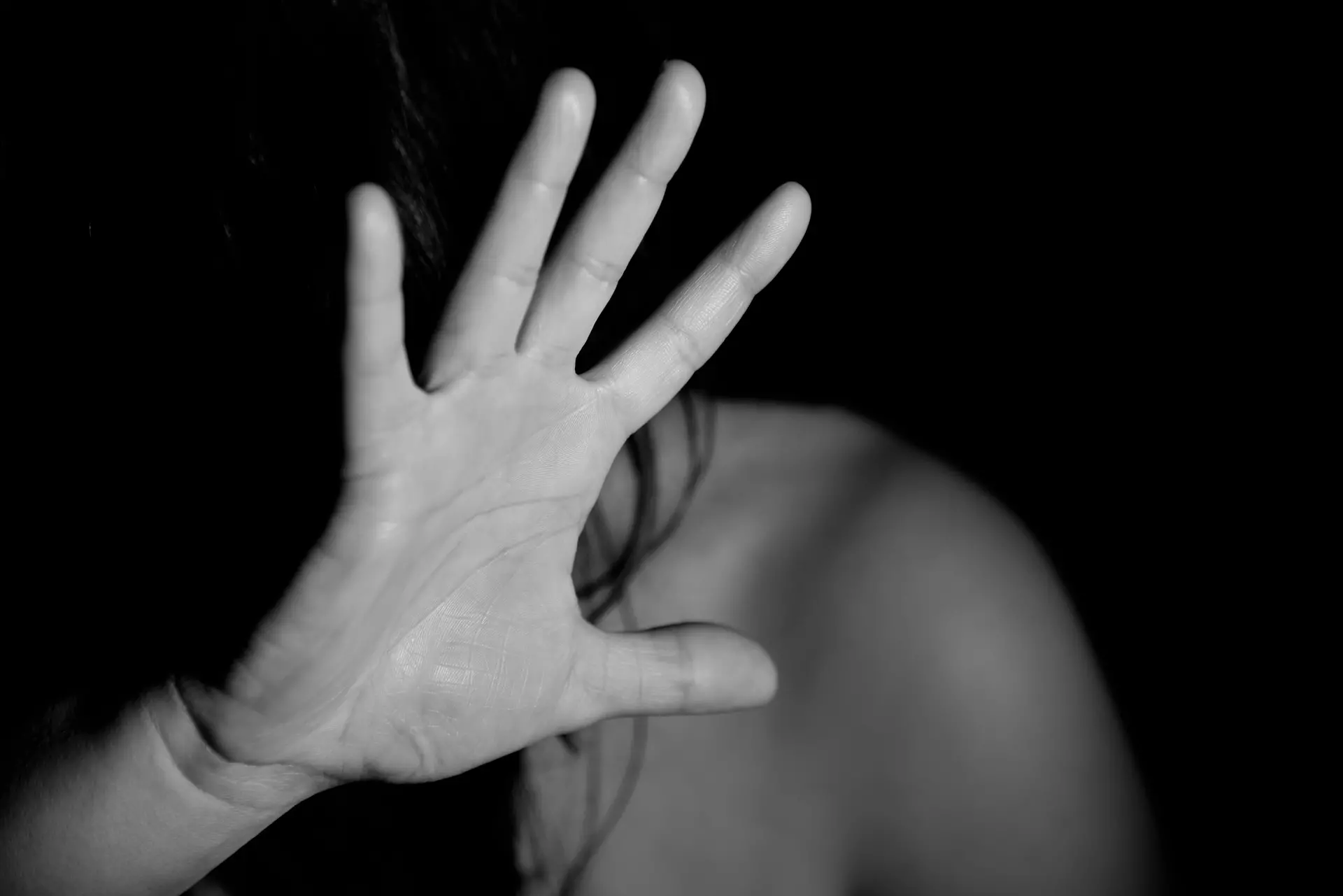 Saiba como denunciar casos de violência contra a mulher