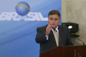 O ex-ministro Geddel Vieira Lima (MDB) voltou à cena política da Bahia nesta sexta-feira (1º) e discursou publicamente pela primeira vez desde que foi preso em setembro de 2017, após a Polícia Federal descobrir um bunker com R$ 51 milhões em Salvador.