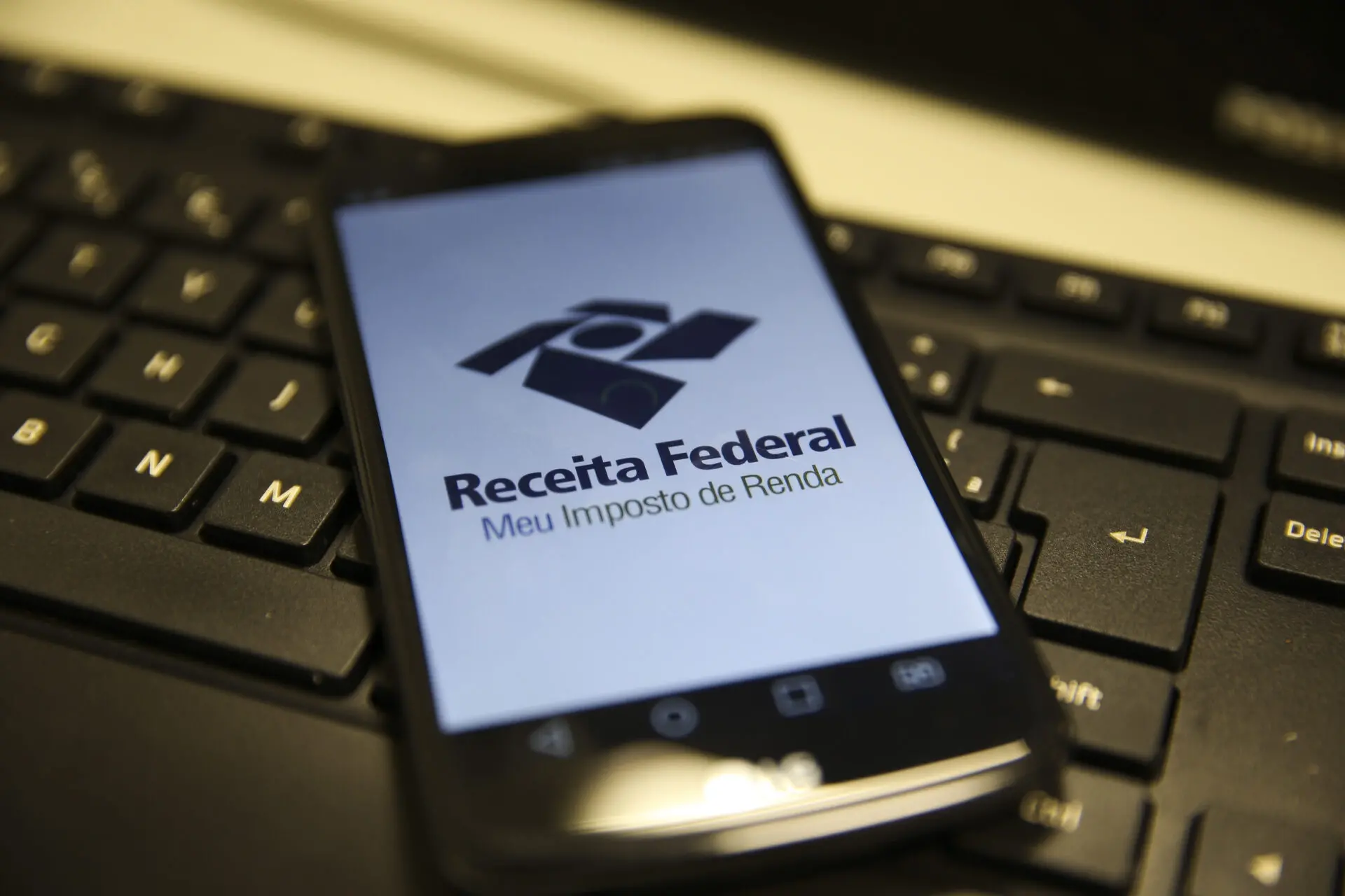 Defasagem no Imposto de Renda faz quem ganha menos pagar quase 2.000% a mais