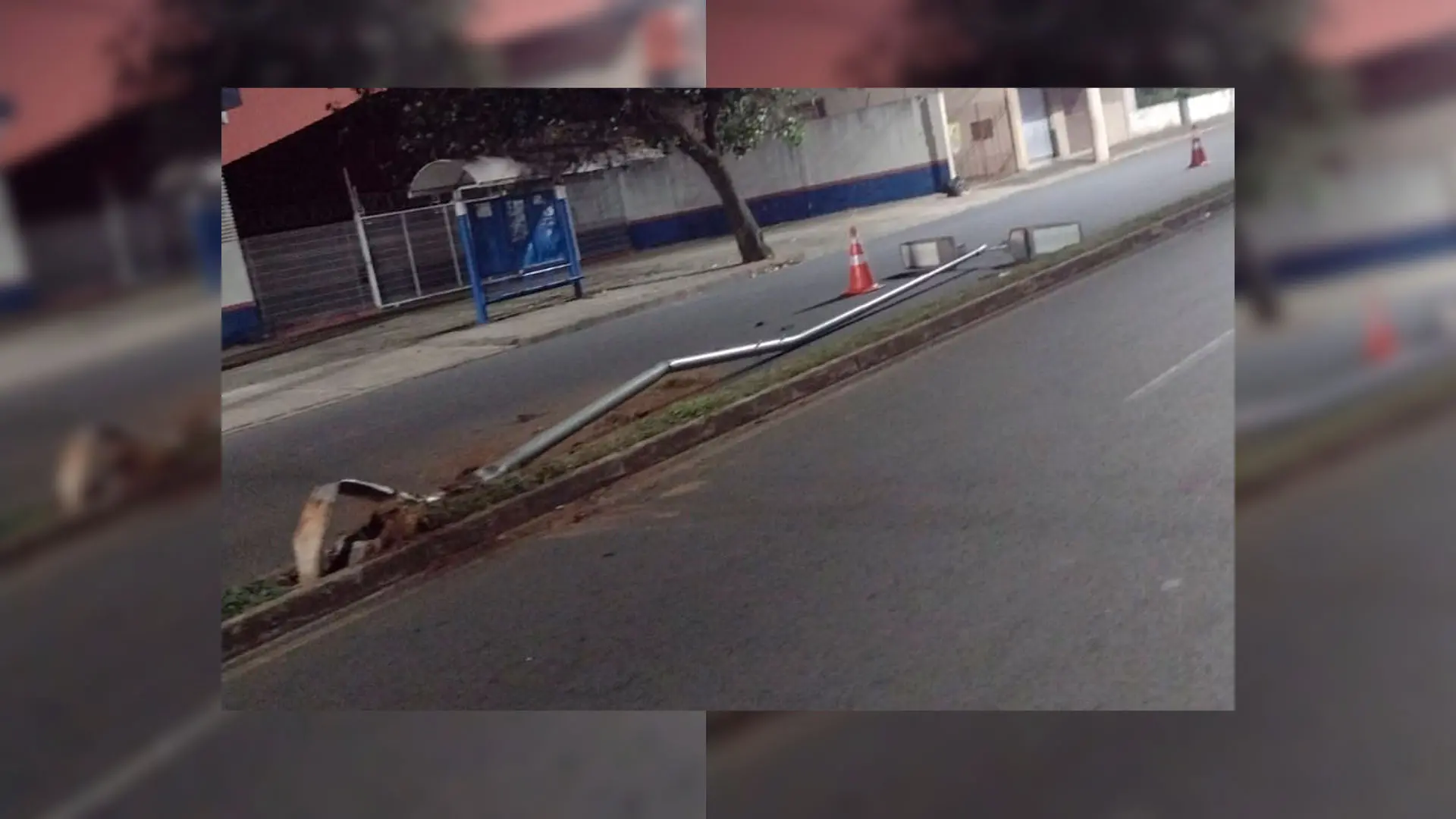 dorme no volante e derruba poste