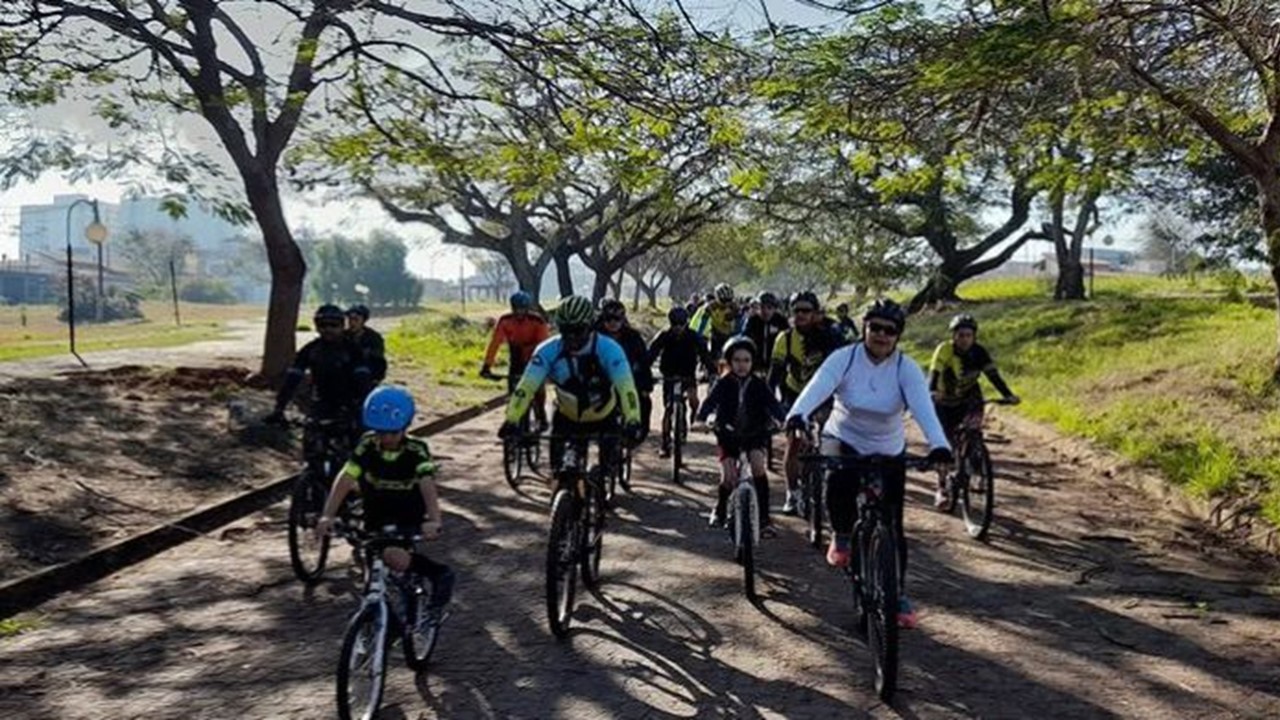 ciclistas; pedala robinho; passeio ciclístico