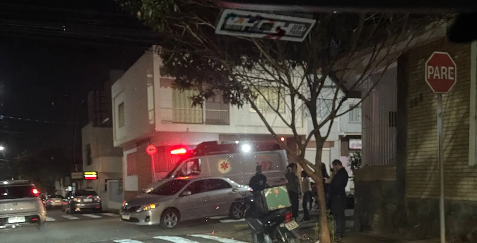 Acidente entre carro e moto no Centro de Limeira mobiliza SAMU