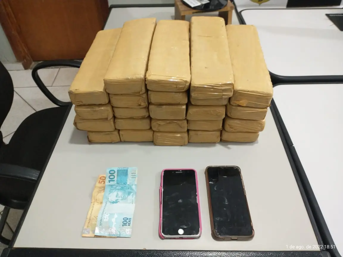 Carro com 23 tijolos de maconha é apreendido pelo BAEP na Limeira-Iracemápolis