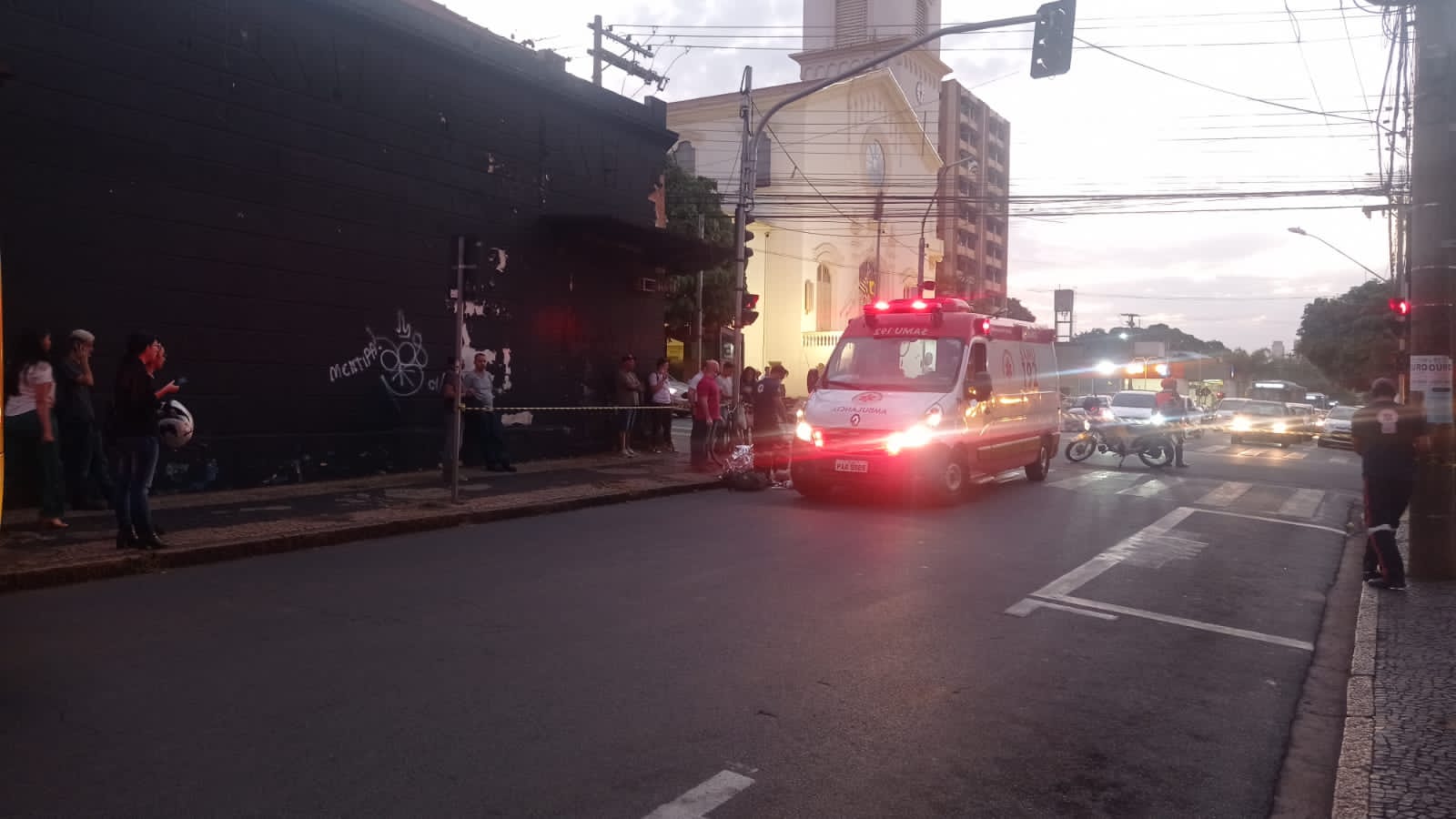 Ciclista morre após bater em ônibus da SOU Limeira, no Centro