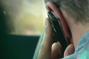 Com medo de ter fotos íntimas vazadas, homem transfere R$1.000 por pix