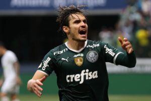 Palmeiras vence Goiás e amplia vantagem na liderança do Brasileirão