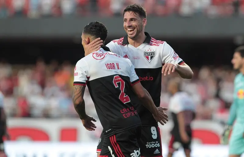 SÃO PAULO VENCE O RED BULL BRAGANTINO NO MORUMBI PELO BRASILEIRÃO