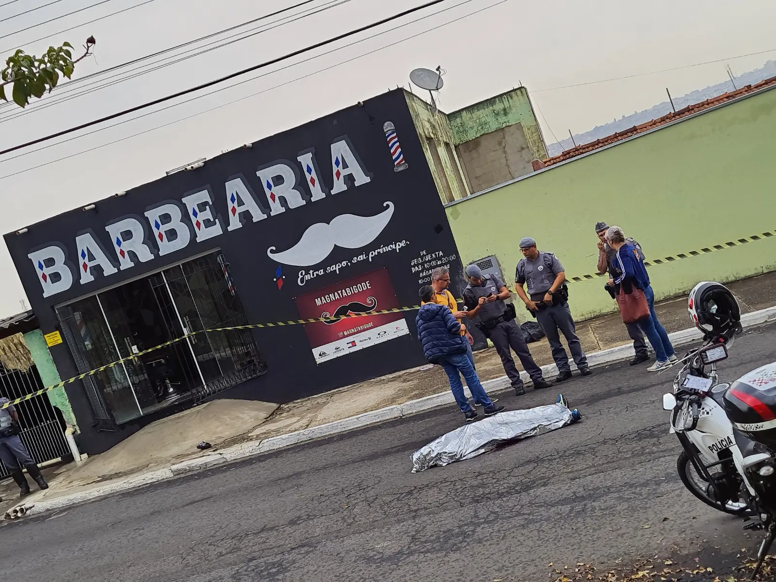 Assassinato no Olga Veroni homem saiu da cadeia, invadiu barbearia com revólver e fez ameaças