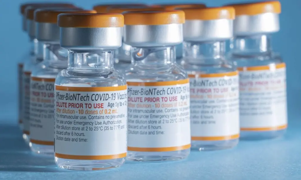 Bebês de até 1 ano deverão ter prioridade na vacina contra covid da Pfizer