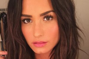 Demi Lovato anuncia aposentadoria dos palcos para cuidar da saúde 1