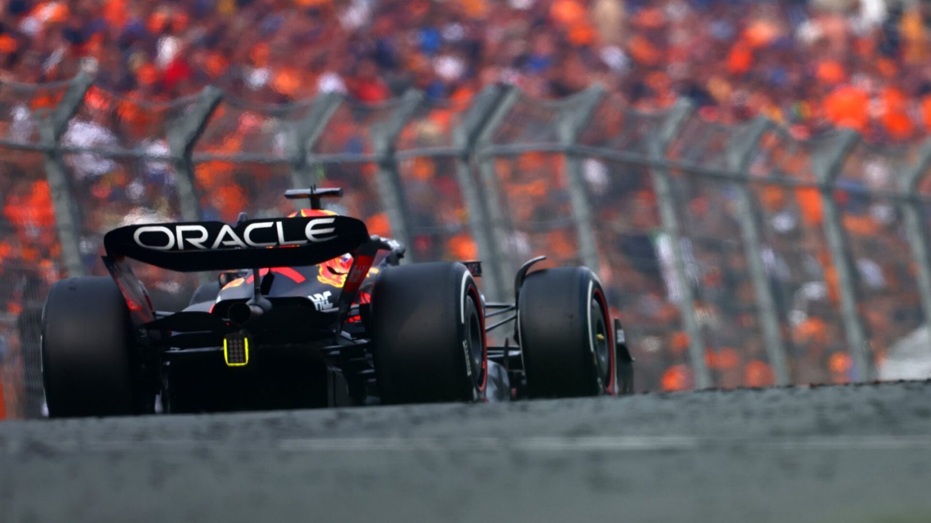 GP da Holanda tem reclamação de Hamilton e confusão nos boxes