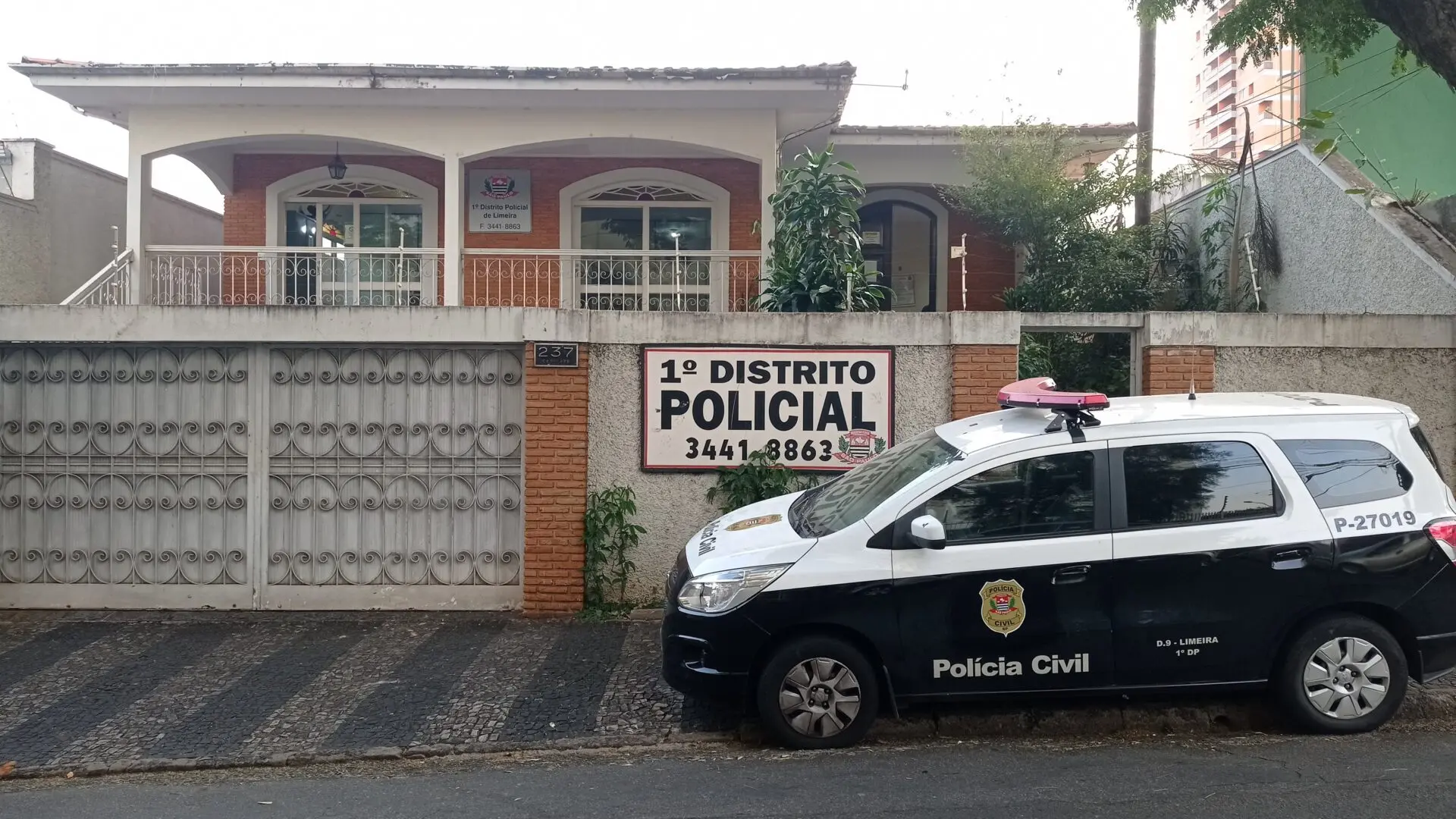 mulher presta depoimento