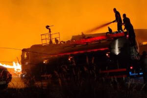 Incêndio atinge galpão na Limeira-Cordeirópolis