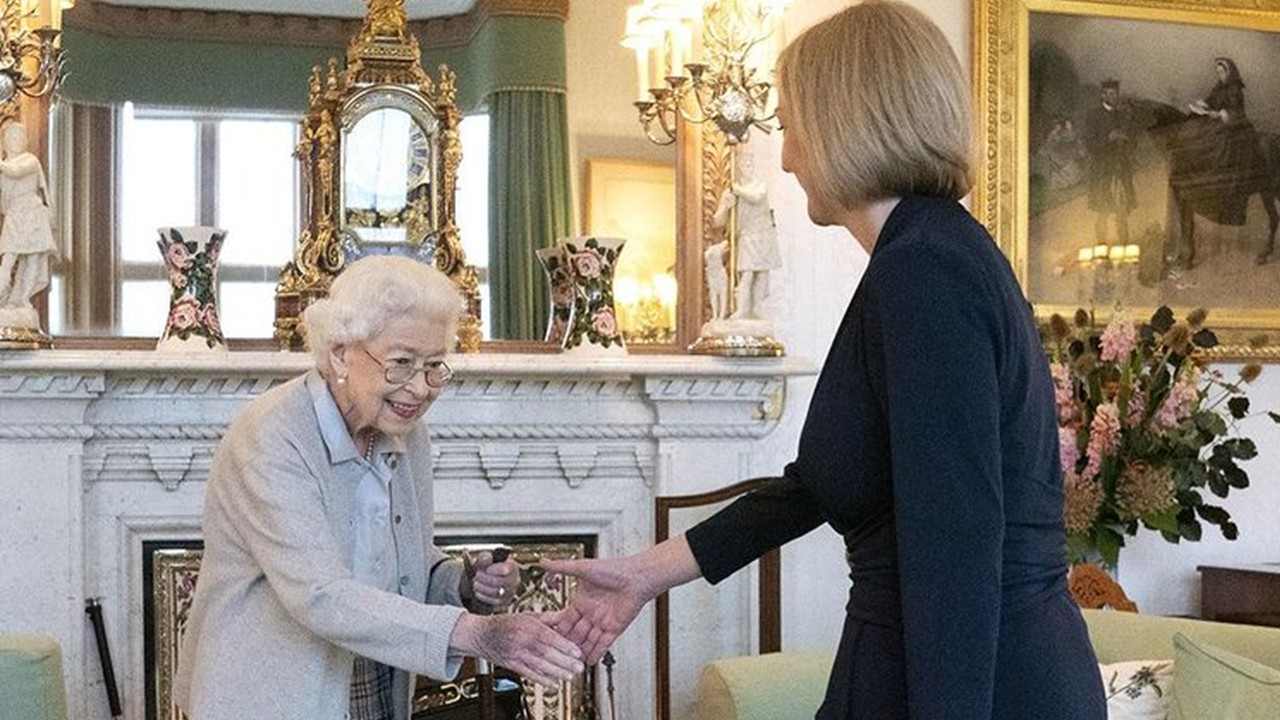 Médicos colocam Rainha Elizabeth II sob supervisão e convocam família