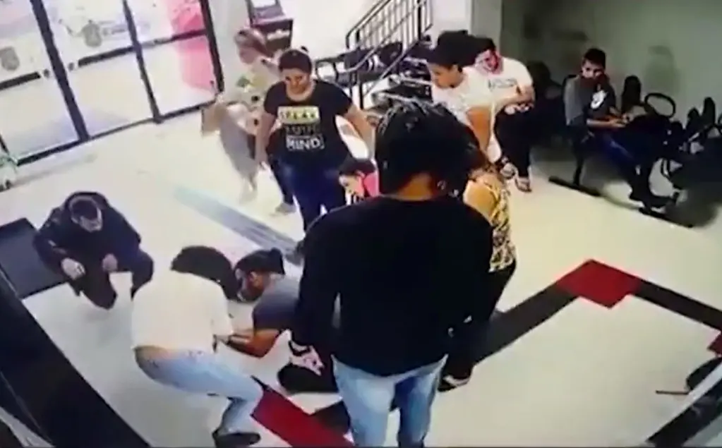 Policiais fazem manobra e salvam bebê