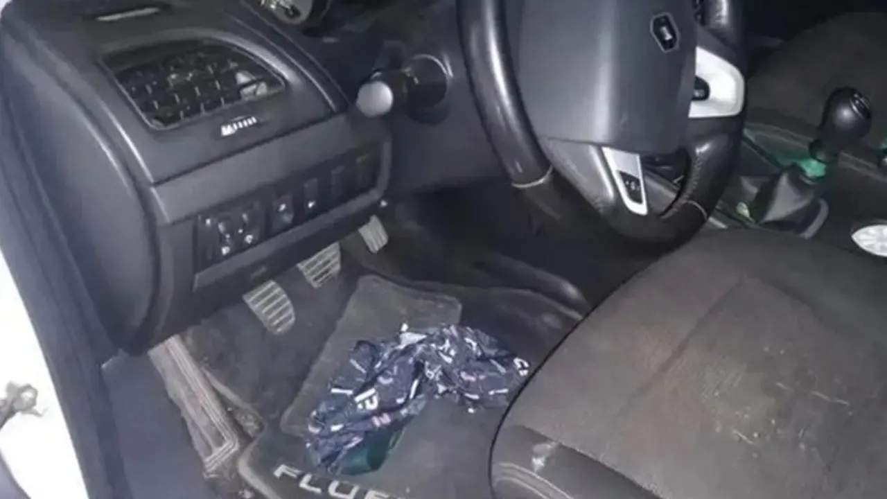 Padrasto é flagrado sem cueca com enteada de 11 anos dentro de carro 1