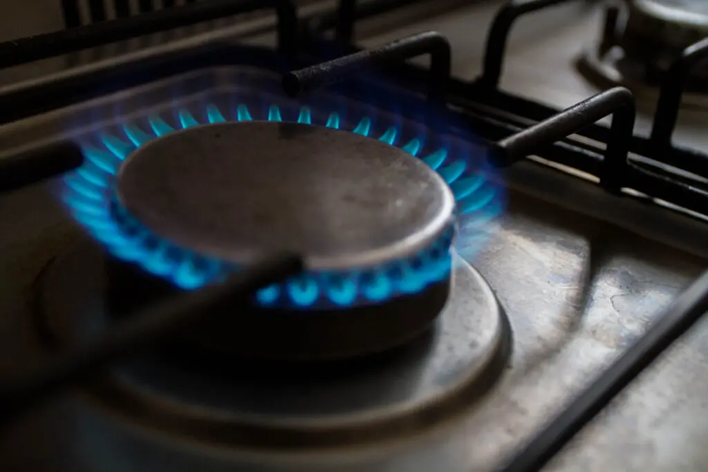 Petrobras reduz preço médio do gás de cozinha em R$ 0,20