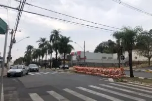 Av. Maria Thereza Silveira de Barros Camargo; acesso fechado