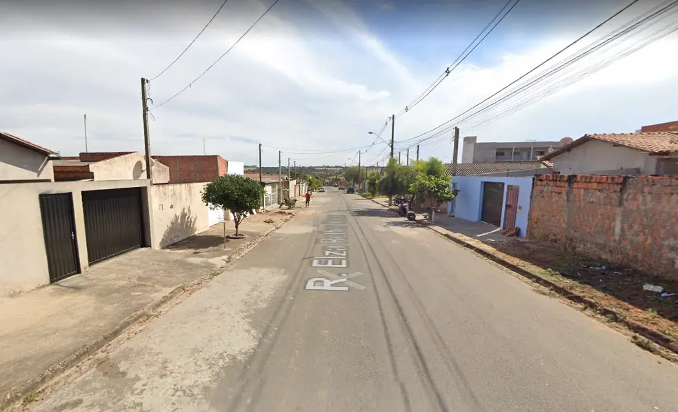 Mulher é agredida com golpes de facão