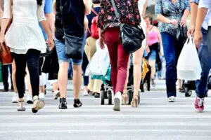 Rapaz é flagrado filmando pernas de mulheres em shopping de Limeira