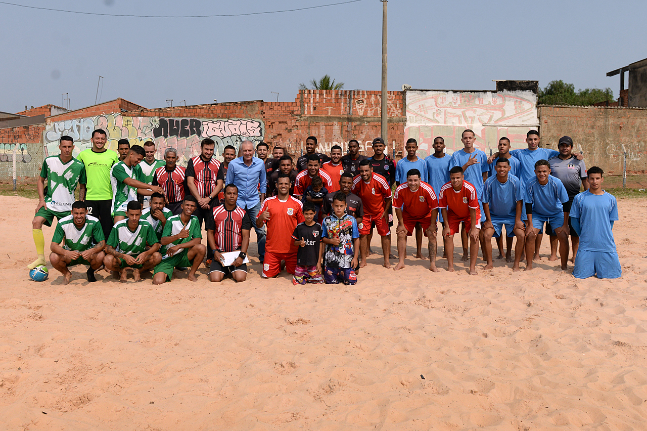 Torneio de futebol de areia inaugura evento "Ação nos Bairros"
