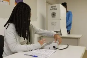 Mais de 156 milhões de brasileiros estão aptos a votar neste domingo