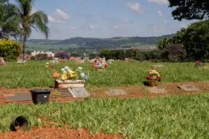 Ambulantes devem se cadastrar para atuar em cemitérios