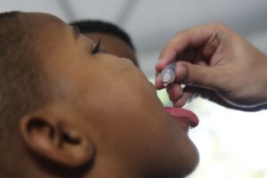 Busca ativa segue nas escolas e cobertura vacinal sobe para 48%
