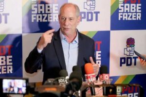 Ciro acompanha PDT e anuncia apoio a Lula no 2º turno