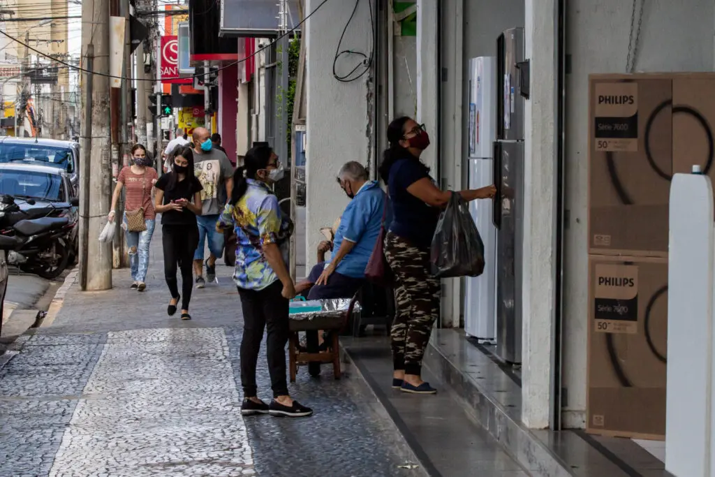 Confira o que abre e fecha no feriado desta quarta-feira (12)
