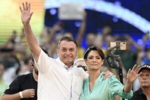 'Estaremos sempre juntos, nos amando', diz Michelle sobre Bolsonaro após suposto unfollow