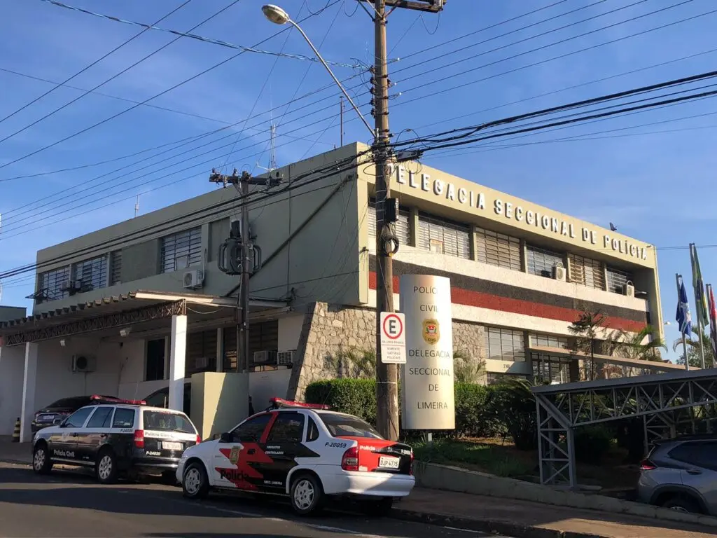 Funcionário de supermercado tem moto furtada em frente ao estabelecimento