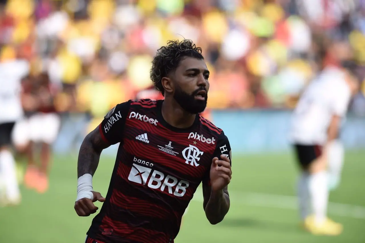 Tri da Libertadores do Flamengo parece com o tri do São Paulo e