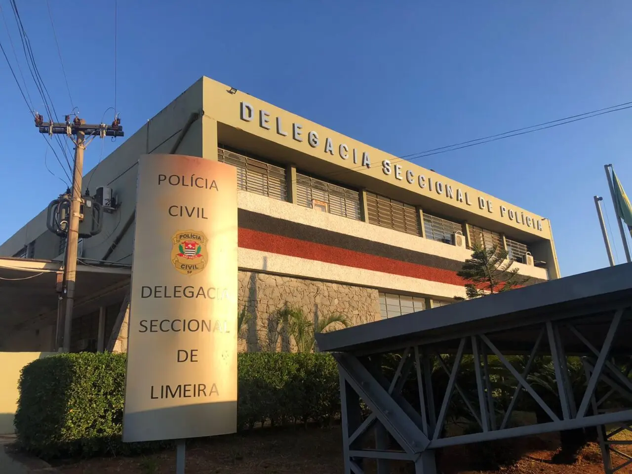 delegacia; homem rouba mercado