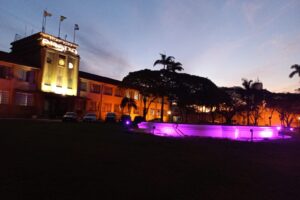 Iluminação especial marca prédios públicos de Limeira durante Outubro Rosa 1