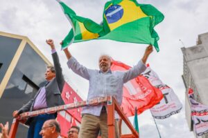 Lula levará à TV promessa de isenção do IR até faixa de R$ 3.000