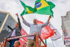 Lula levará à TV promessa de isenção do IR até faixa de R$ 3.000