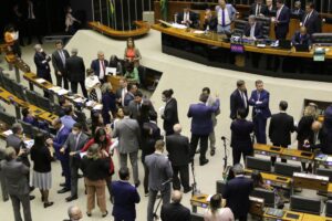 Onda de direta domina quatro das cincos regiões brasileiras, aponta Ranking dos Políticos