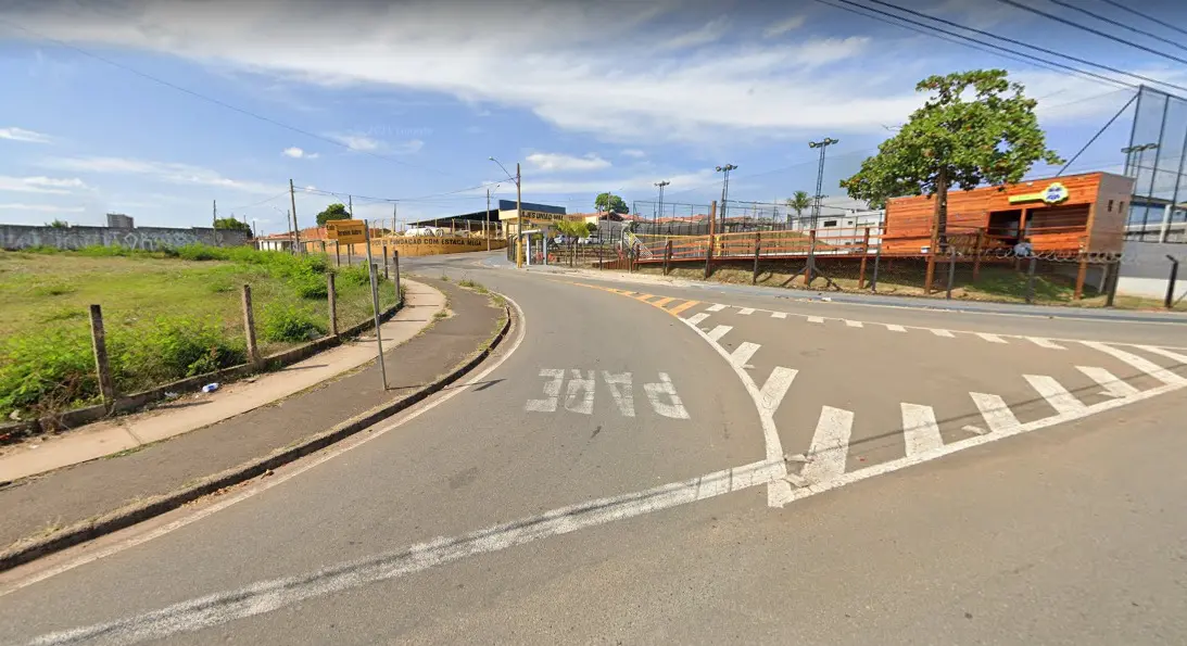 Mulher tem carro furtado