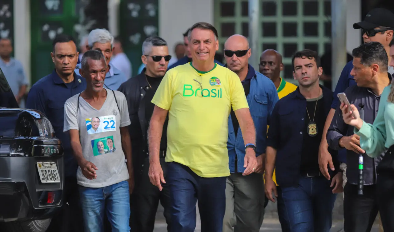 Bolsonaro vota no segundo turno