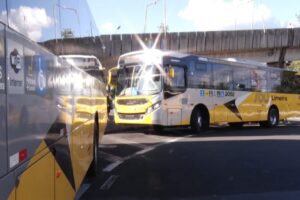 Pontos de ônibus na Lauro Corrêa são redirecionados