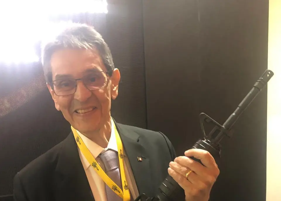 Roberto Jefferson se entrega à Polícia Federal