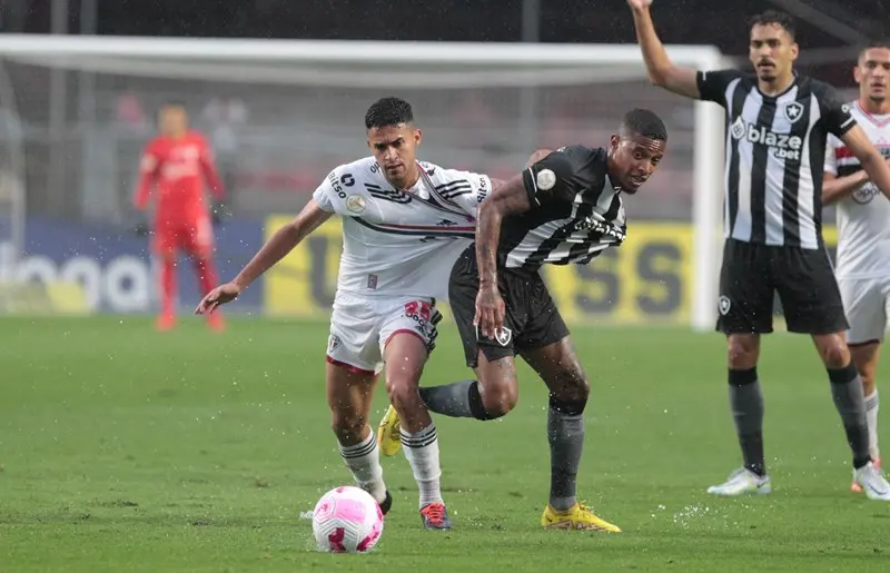 Botafogo vence no fim