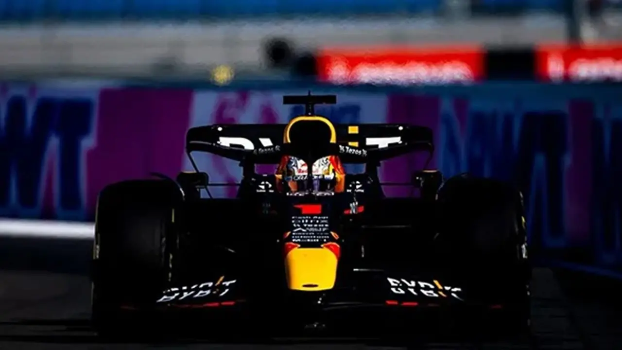Verstappen é bicampeão da F1 em temporada incontestável