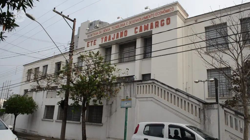 Adolescente é ameaçado de morte por colega dentro de escola, em Limeira
