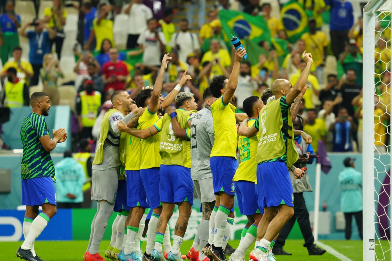 Brasil vence a Sérvia por 2 a 0 no jogo de estreia da Copa