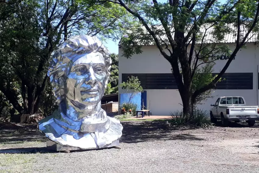 Busto de Ayrton Senna inaugurado em Interlagos foi confeccionado em Piracicaba.jpg